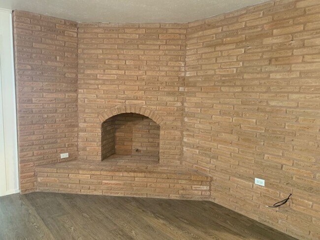 Building Photo - Spacious 3 Bedroom, 2 Full Bath Home Located in SW Ft. Worth!