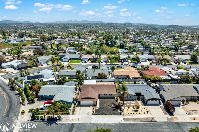 Building Photo - Fully Renovated 4-Bedroom Home with Firepl...