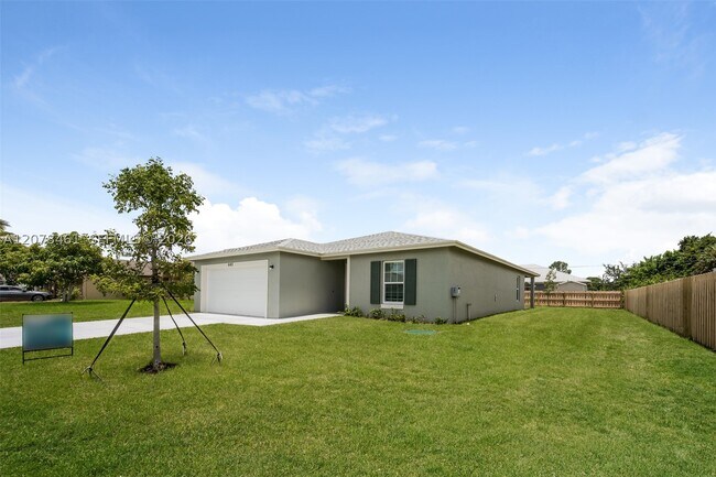 Building Photo - 643 SW Sail Terrace