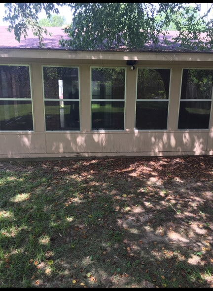 Building Photo - 115 Leisure Dr