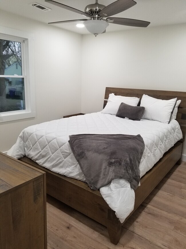 Building Photo - 2 Bigby St