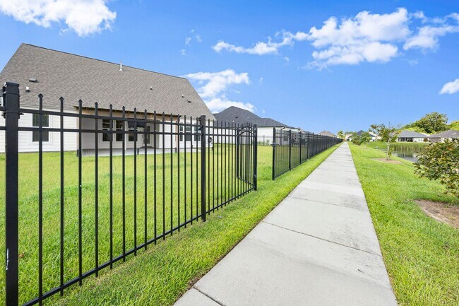 Building Photo - Beautiful 4-Bedroom Home in Parks at Water Oaks – Gonzales, LA