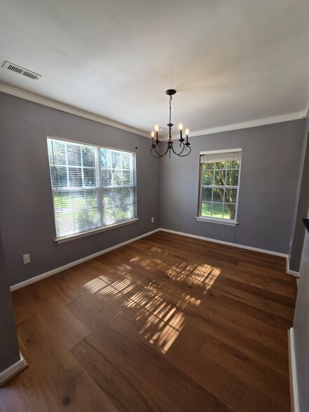 Building Photo - 2800 Goyne Terrace