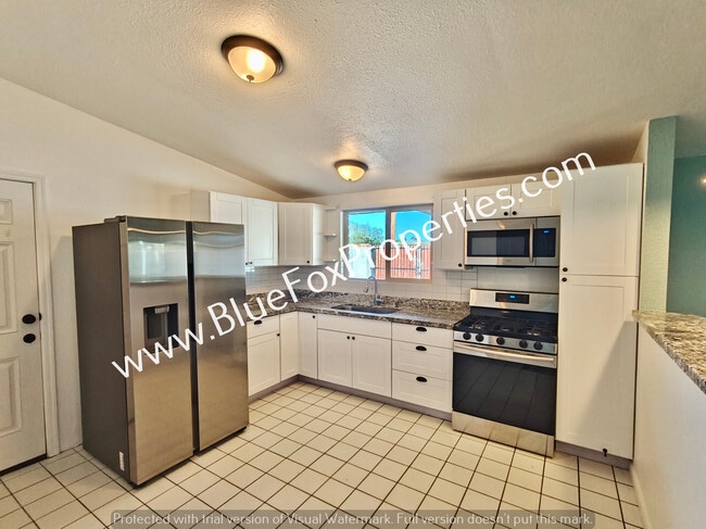 Building Photo - 3310 W Calle Toronja