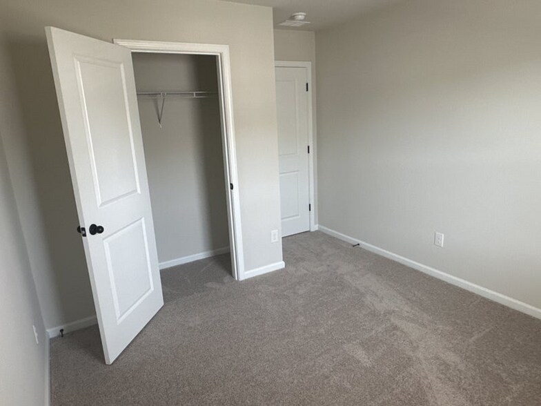 Building Photo - 9408 Sun Fountain Dr