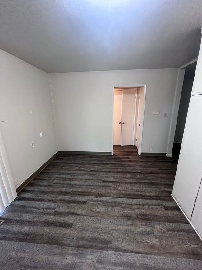 Building Photo - UPDATED 2 BEDROOM, TWO STORY DUPLEX!!