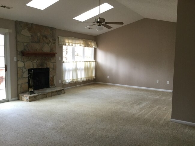 Building Photo - Carolina Pines Home in a Cul-de-Sac