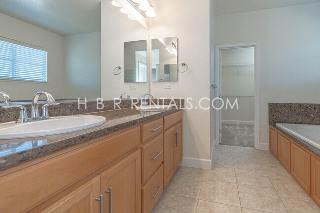 Building Photo - Beautifully Updated 3-Bedroom, 3-Bath Home with Modern Amenities in Mountain House