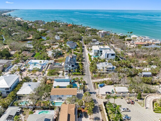 Building Photo - Steps to One of the Finest Beaches – Spaci...