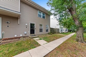 Building Photo - 15 N Fernwood Dr