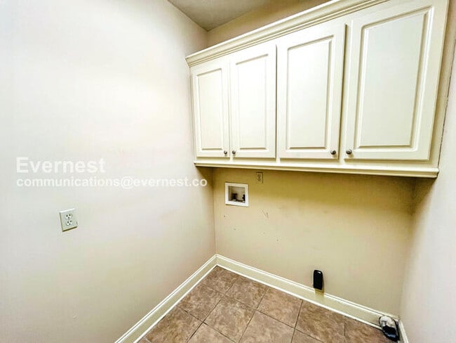 Building Photo - 806 Meadow Way Cove