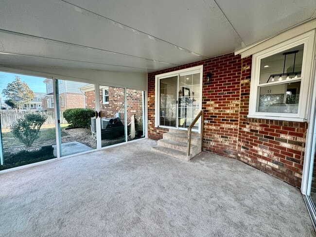 Building Photo - READY NOW!! Updated 5-Bedroom Home w/Fenced Backyard, Attached Garage  & Sunroom - Pet Friendly!