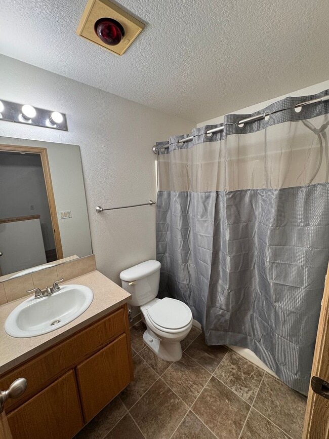 Building Photo - Spacious 3-Bed, 2.5-Bath Duplex for Rent in Longview