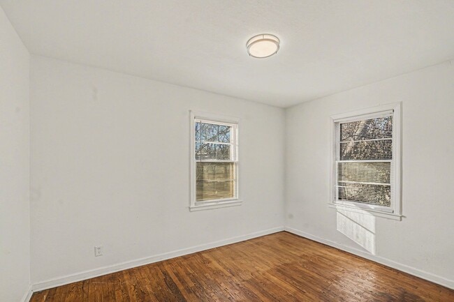 Building Photo - Beautiful 2 Bedroom 1 Bathroom house in Kansas City!