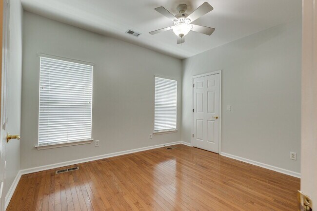 Building Photo - Luxury, Location, and Lifestyle on Rolling...