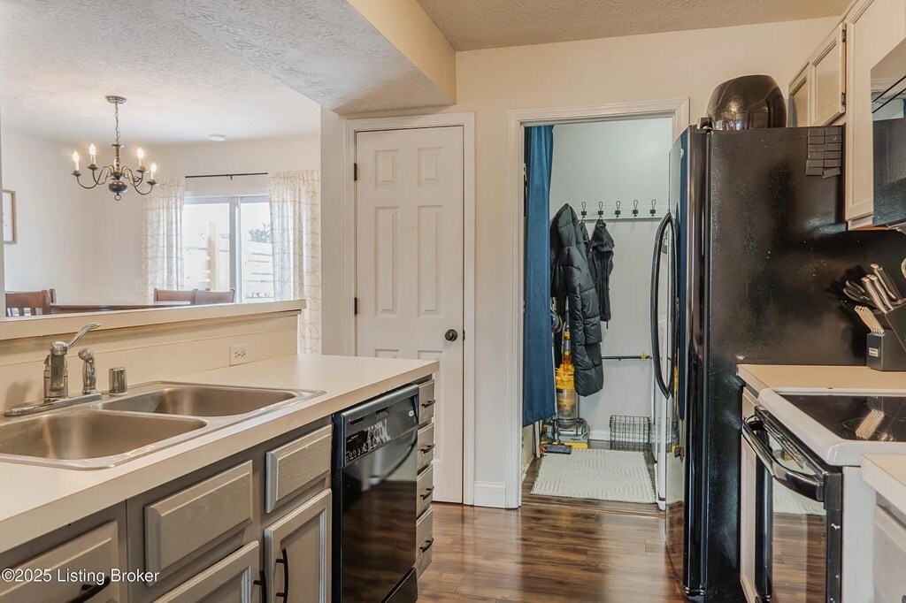 Building Photo - 12207 Hideaway Ct