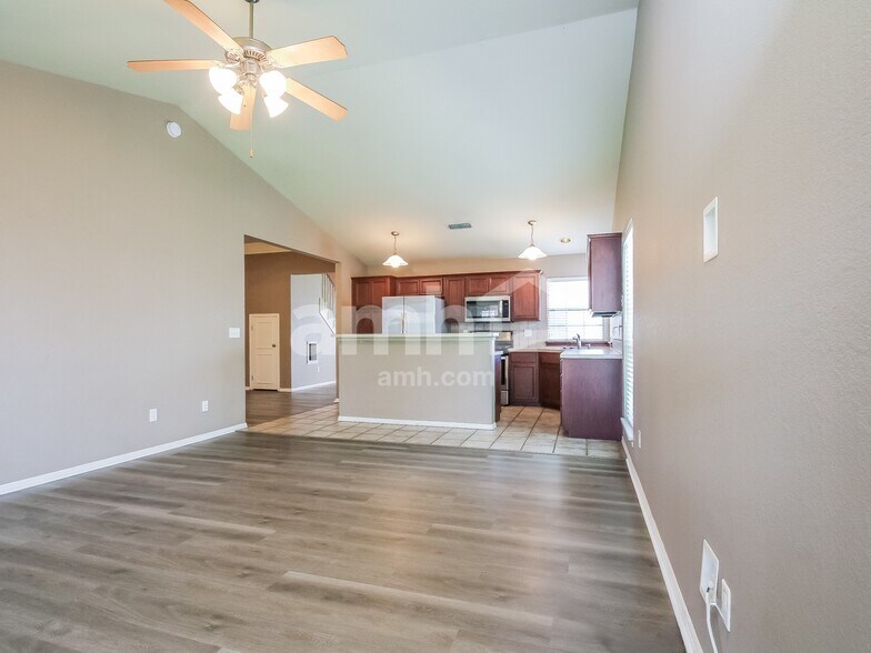 Building Photo - 1606 W Vicksburg Pl