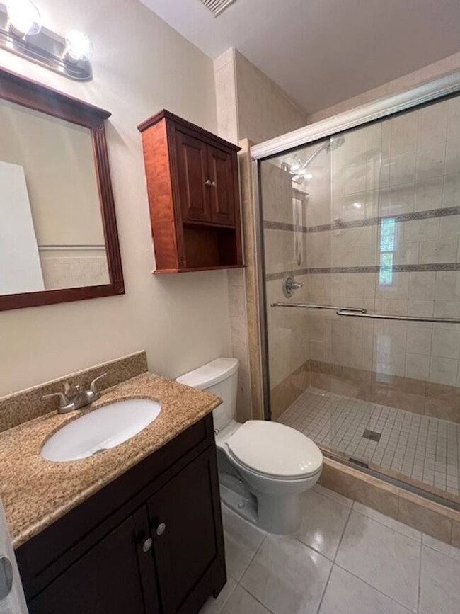 Building Photo - NICE TOWNHOME IN MONTGOMERY VILLAGE WITH F...
