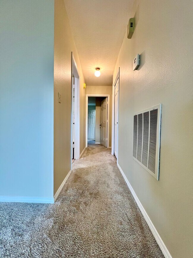 Building Photo - Remodeled 3BR in Mountain Park | Primary Suite + Deck | Lake Oswego