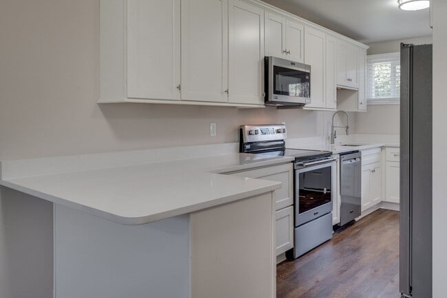 Building Photo - 405 Figuers Dr