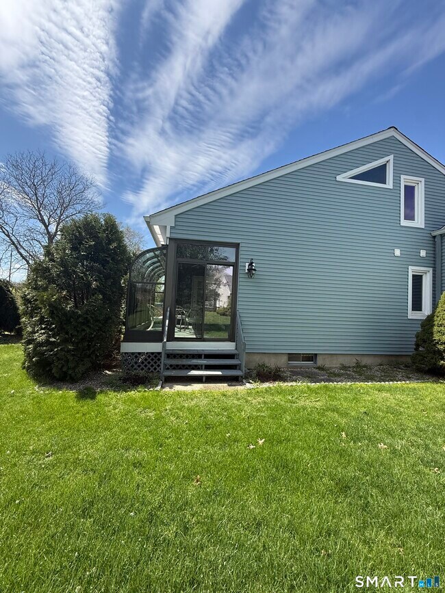 Building Photo - 504 Sandstone Dr