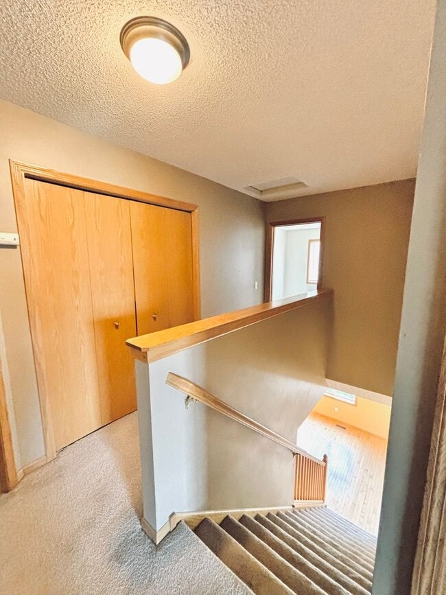Building Photo - Spacious 3bed Townhome in Coon Rapids.  FI...