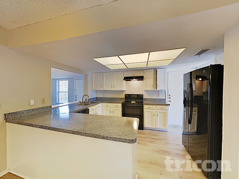 Building Photo - 835 Live Oak Dr