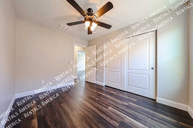 Building Photo - 886 S Brewer Dr