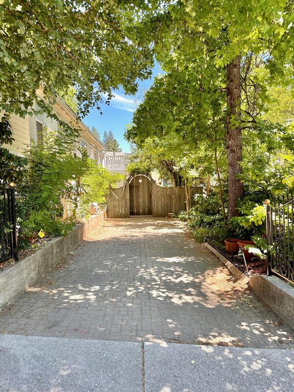 Building Photo - 212 Nevada St