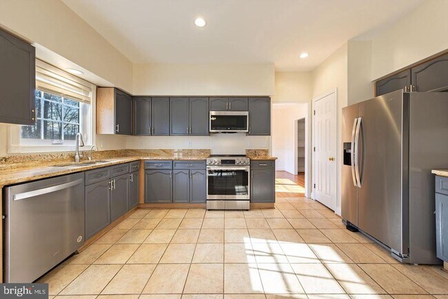 Building Photo - 36767 Pelham Ct