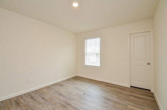 Building Photo - 27314 Clear Breeze Dr
