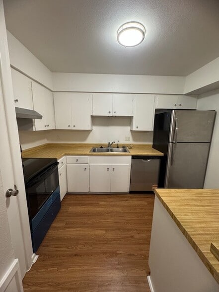 Kitchen - 235 W Silver Sands Dr