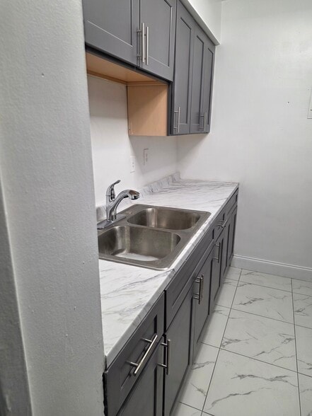 Building Photo - 3870 NE 22nd Way