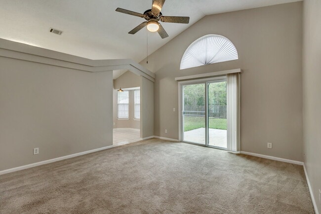 Building Photo - Great looking home in Richmond Hill