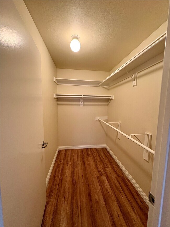 Building Photo - 5060 Kester Ave