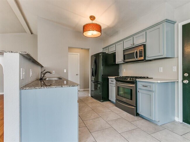 Building Photo - 117 Sonora