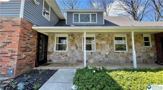 Building Photo - 1331 Armstrong Rd