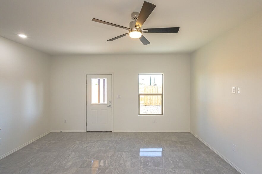 Building Photo - 5902 US-59