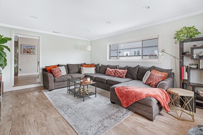 Building Photo - A beautiful  home in North Hollywood is no...