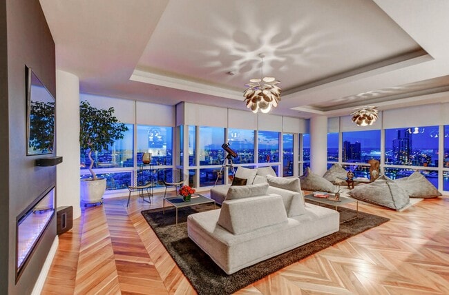 Building Photo - 300 International Drive