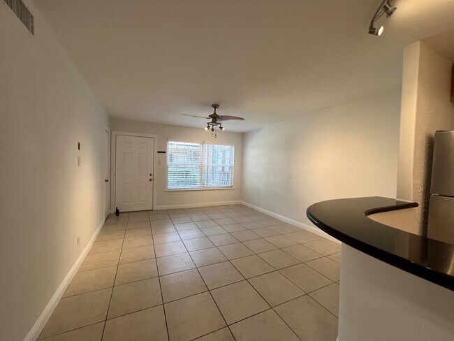 Building Photo - 5550 N Braeswood Blvd