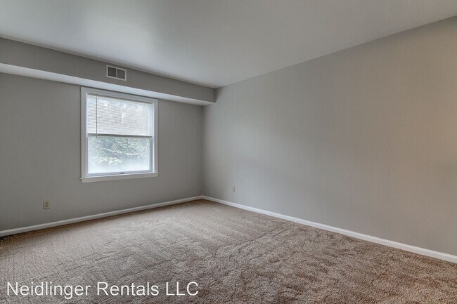 Building Photo - 555 Alison Dr