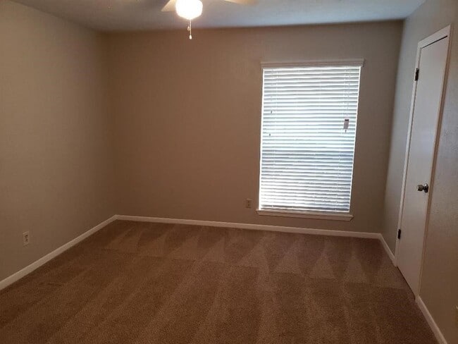 Building Photo - 2706 Lufkin Ln