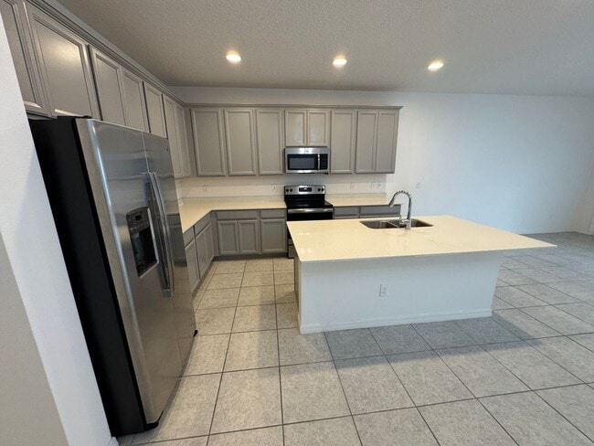 Building Photo - Available Now! Spacious 3-Bedroom Townhome with Fenced Yard in Winter Garden – Washer and Dryer I...
