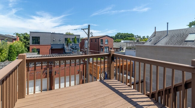 Building Photo - 2639 N Wayne Ave