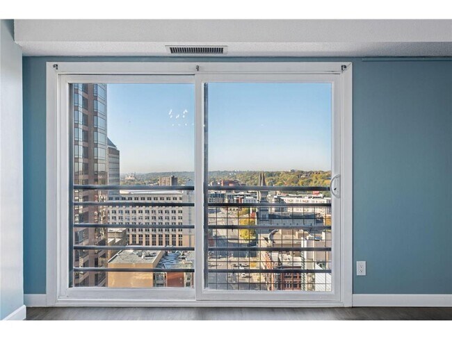 Building Photo - 66 9th St E