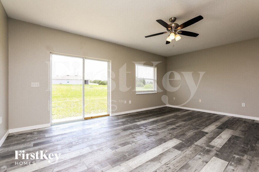 Building Photo - 939 Cumberland Dr