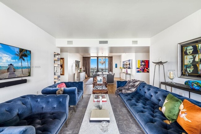 Building Photo - 1000 Venetian Way