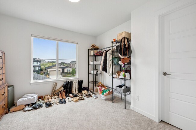 Building Photo - Absolutely Gorgeous Cordera Home