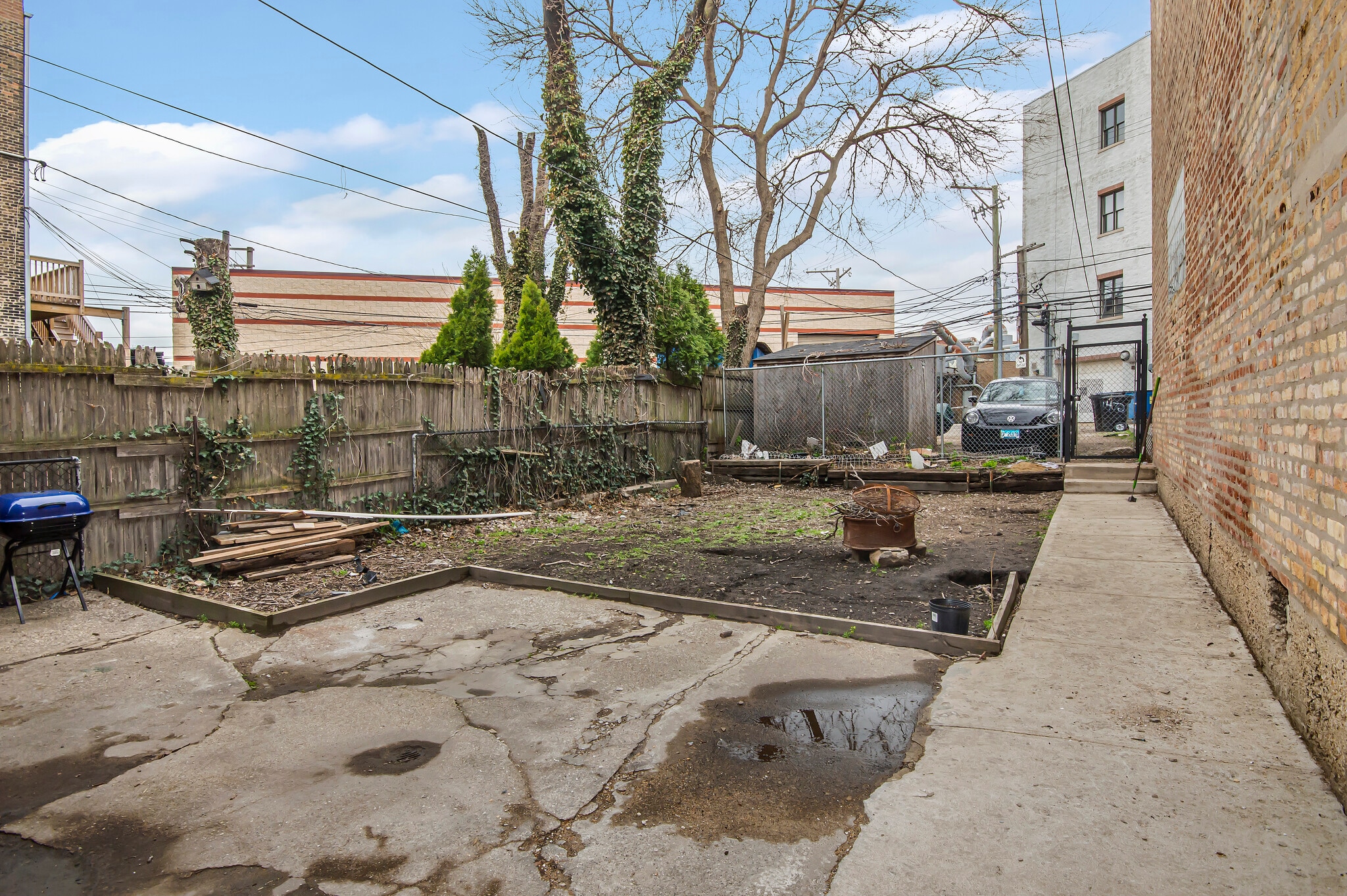 Building Photo - 1472 W Webster Ave
